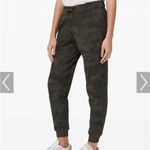Lululemon On the Fly Jogger